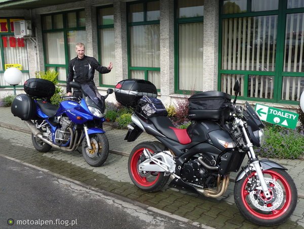 Dzień 1 / Pierwszy postój i żarcie - Pozdrawiamy z Radomska